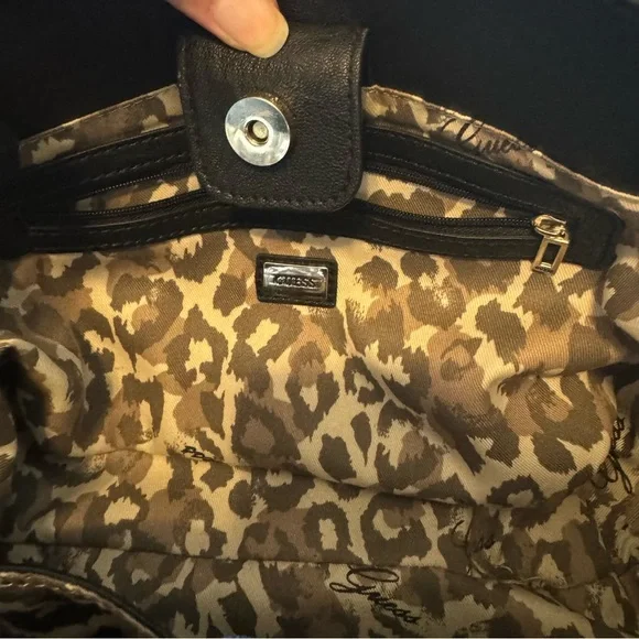 Guess Brand Purse - Picture 4 of 10